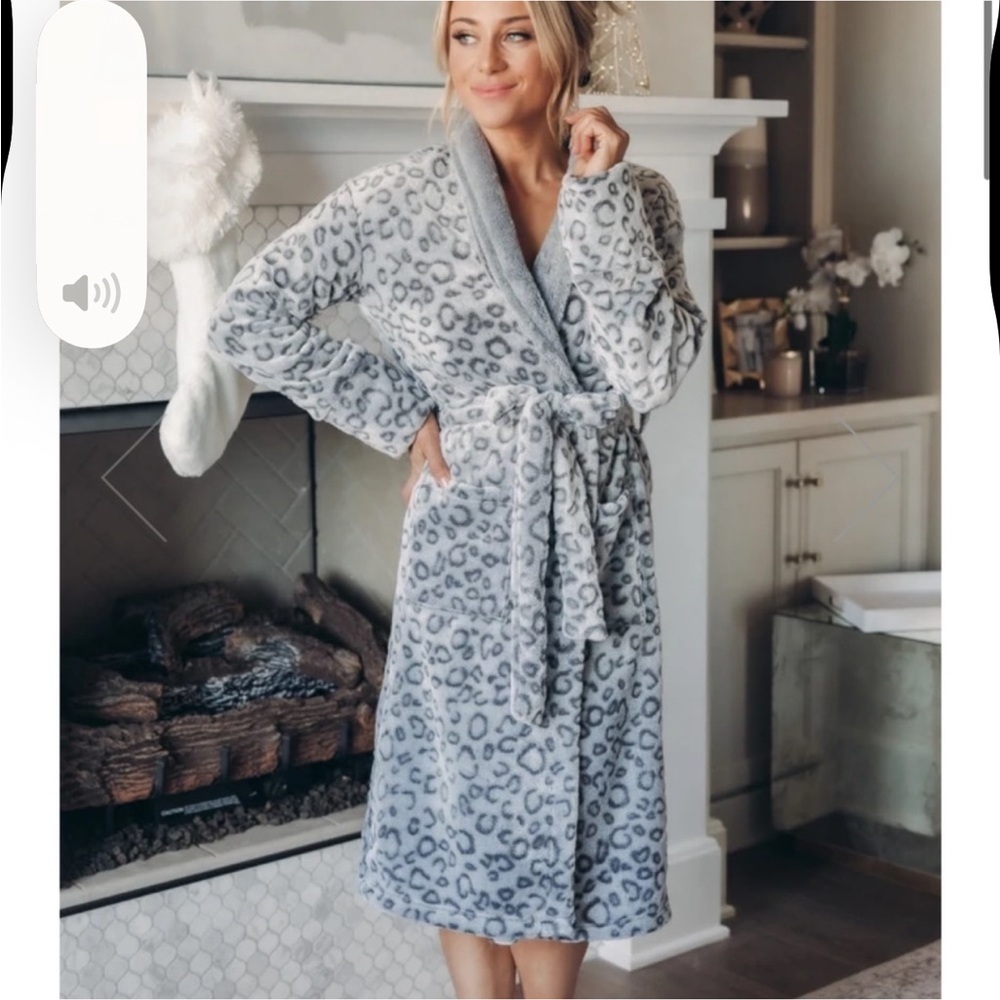 Pink Lilly Animal print cozy robe
